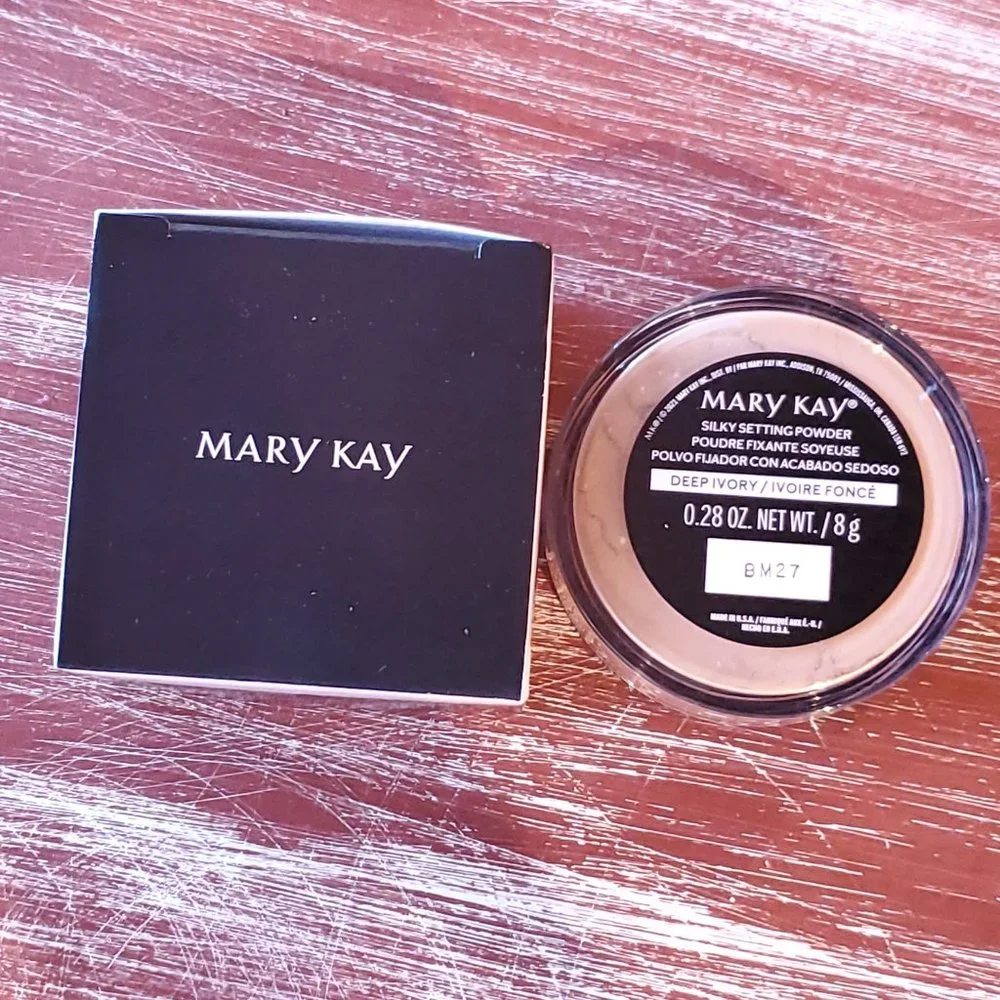 Deep Ivory Silky Setting Powder - Mary Kay - NIB